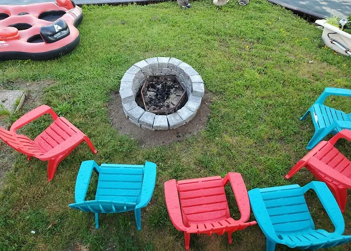 Cottage With River Front & Minutes Away From Beach