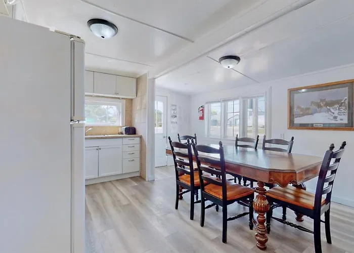 Main Beach River Retreat - Wasaga Beach 1 - Main Strip - 93 Mosley St
