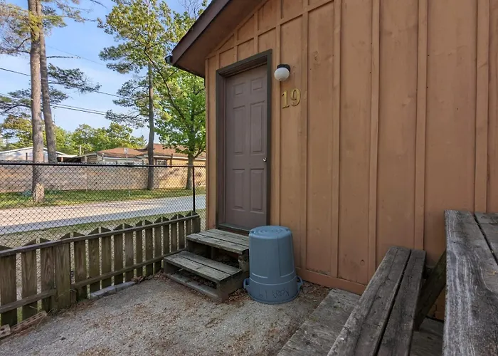 Tiny Wood Cottage 19